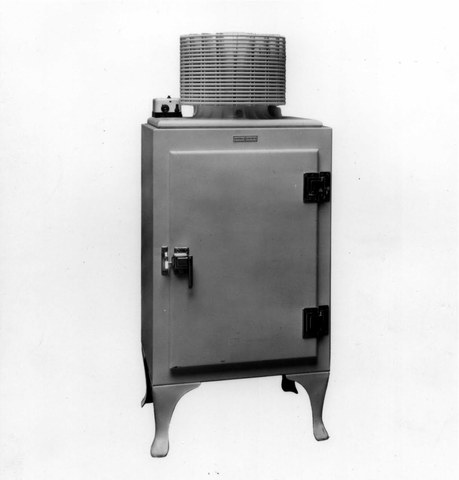 Первый стационарный холодильник