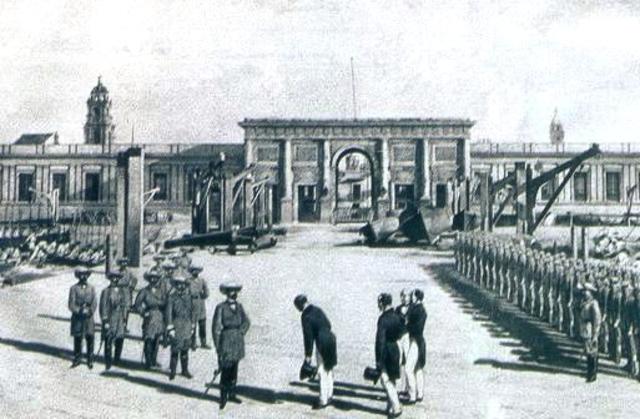 Se rompe la Alianza Tripartita.