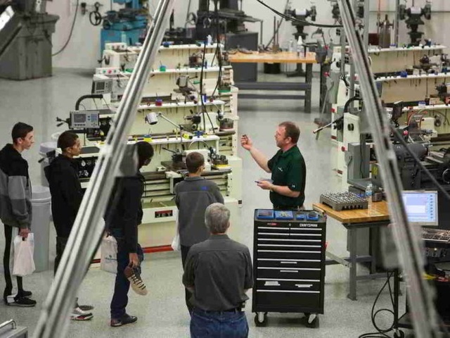 REARQUITECTURA DE LA EMPRESA Y ROMPIMIENTO DE LAS ESTRUCTURAS DEL MERCADO