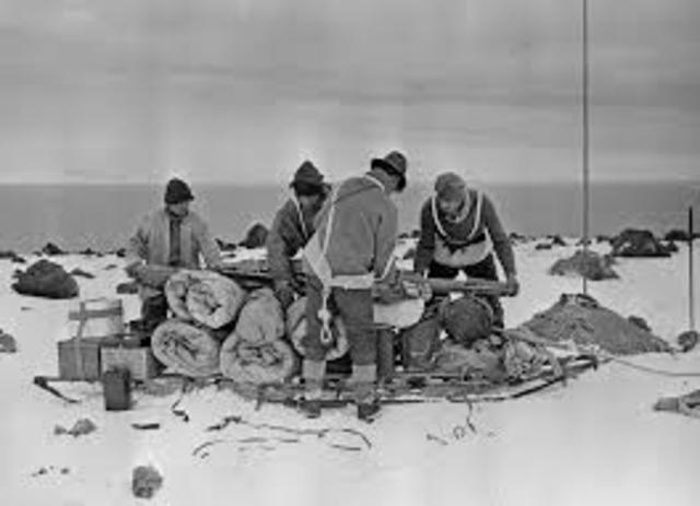 Robert Falcon Scott reaches the South Pole