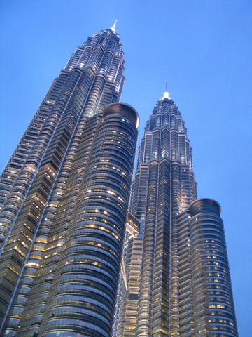 The Sears Tower was not surpassed in height until the Petronas Towers was constructed in 1998