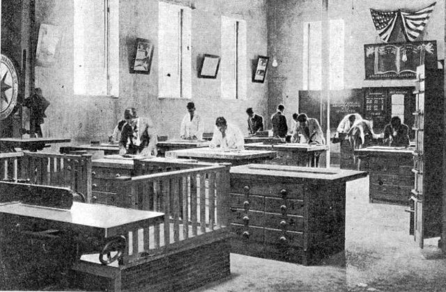 Las tropa estaunidenses ocupan Ponce y Yauco. El general Miles llega a Ponce, donde establece un Gobierno estaunidense paralelo al español, centralizado en San Juan. El embajador de Francia en Estados Unidos sirve de intermediario pra comunicar