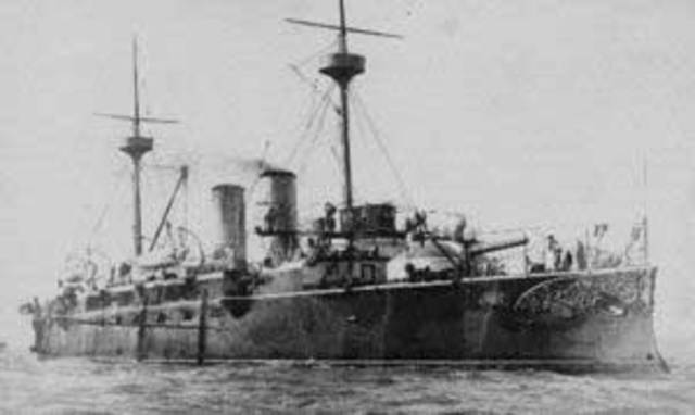 La flota del almirante Sampson bombardea a San Juan.