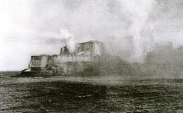 La flota del almirante Sampson bombardea a San Juan.