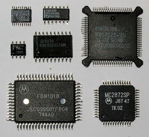 Появление интегральных микросхем