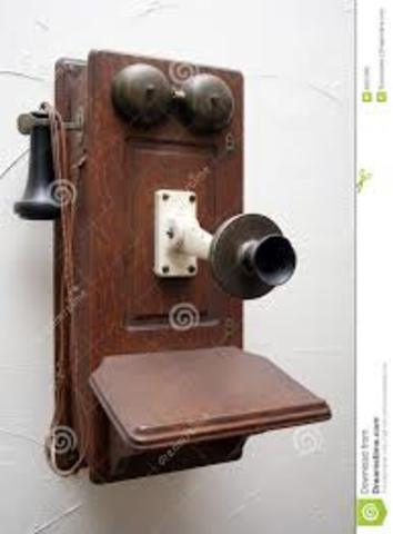 APARICIÓN DEL TELÉFONO