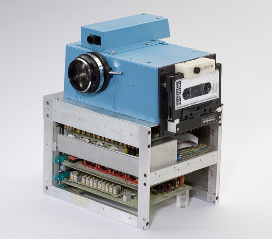 PRIMERA CÁMARA DIGITAL