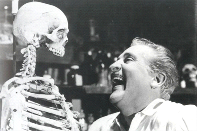 El Esqueleto de la Sra. Morales, Rogelio A. González (1959)