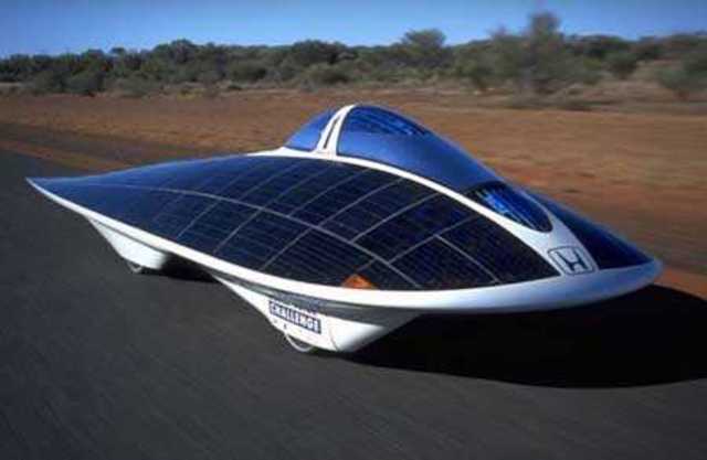 Primer auto solar