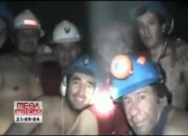de agosto: se produce un derrumbe en una mina situada cerca de la ciudad de Copiapó, Atacama, Chile, quedando atrapados treinta y tres mineros a setecientos metros de profundidad