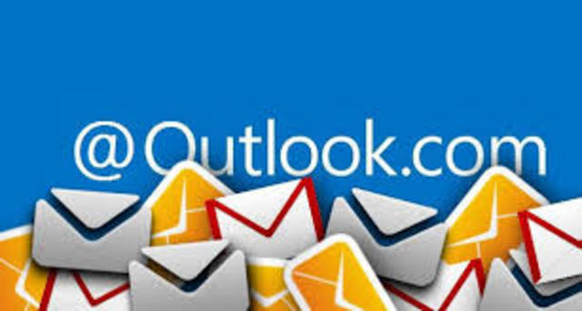 2013: Llegada de Outlook, remplazando a Hotmail.