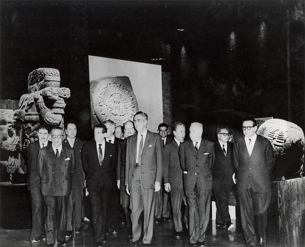 Inaguración del Museo Nacional de Antropología