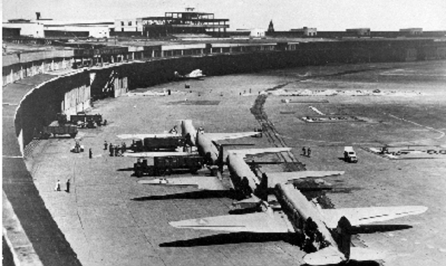 Berlin Airlift stops