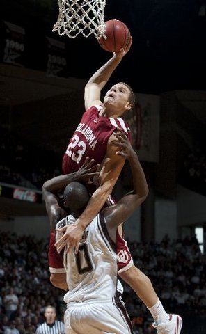 A&M coughs up lead in loss at No. 2 Oklahoma