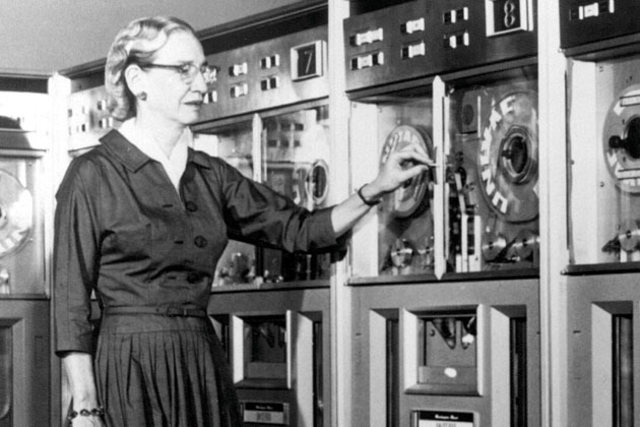 В 1951 г. Хоппер создала первый в мире компилятор и ввела сам этот термин.