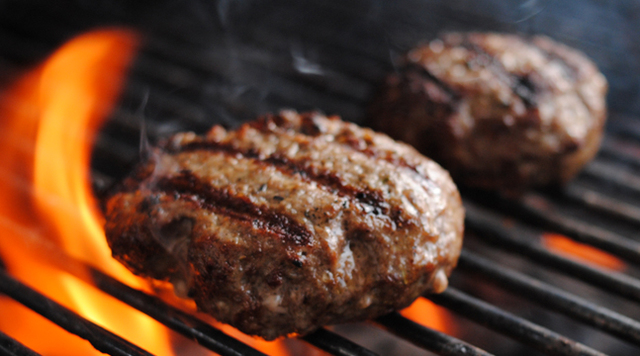 Yo aprendi hacer hamburguesas.