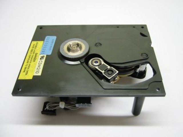 1978 - Phillips makes first laser disc player