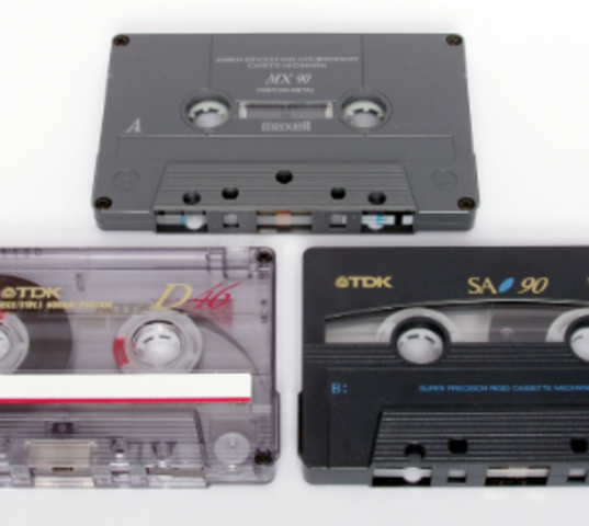 COMPACT CASSETTE