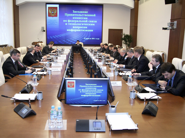 В 2002 ᴦ. Правительство РФ принимает Федеральную целевую программу "Электронная Россия".