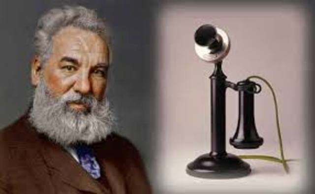 1876, Graham Bell inventa el teléfono.