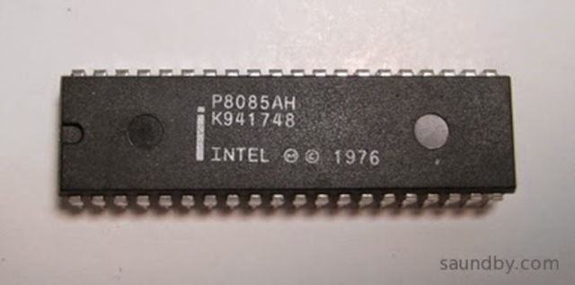 sale al mercado el Intel 8085