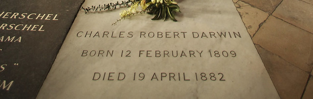 Ο Charles Darwin πεθαίνει