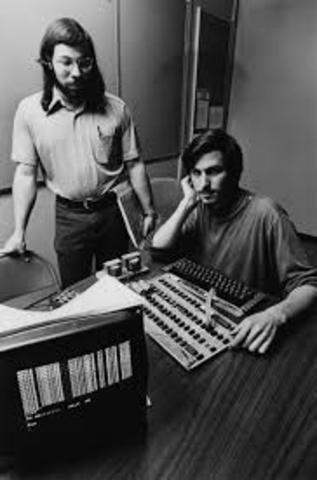 1977 → Apple Computer  (Wozniak y Jobs). Aparecen los PC