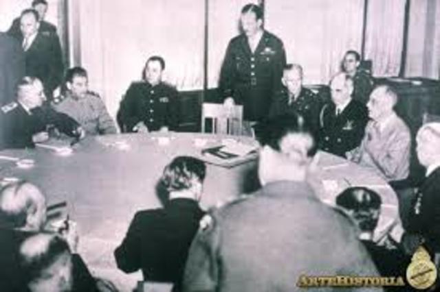 Conferencia de los aliados (Inglaterra, EE.UU., Unión Soviética) en Yalta (Crimea, Ucrania).