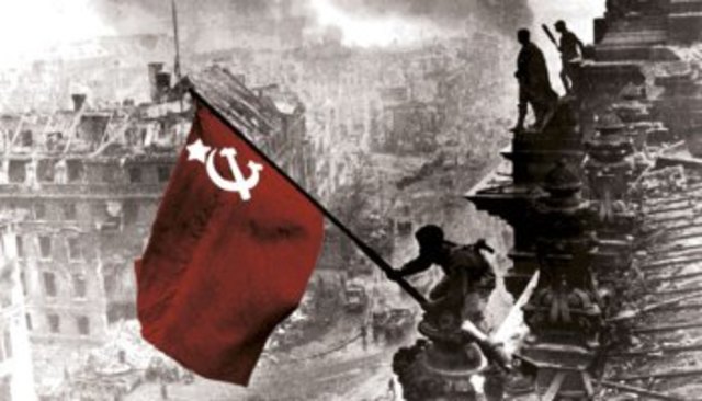 Tropas de Unión Soviética toman Berlín.