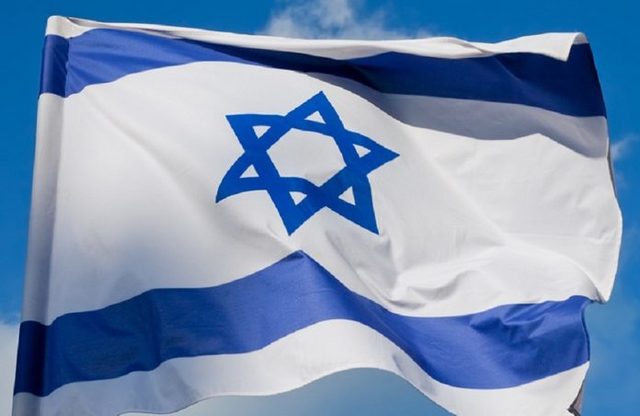 Sus padres emigran a Israel