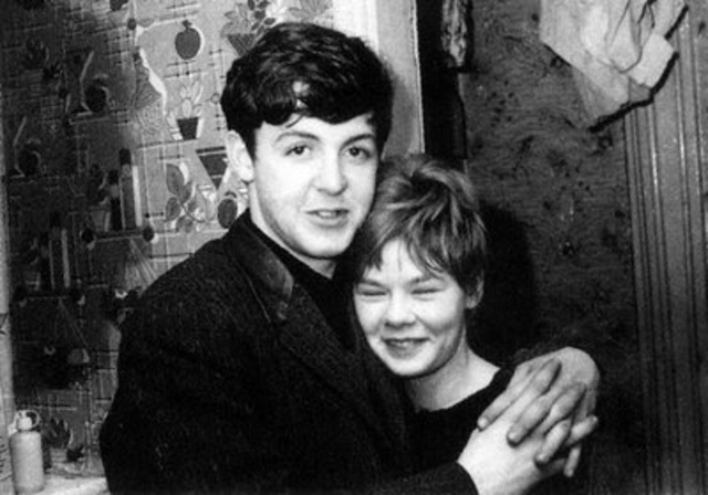 Paul tiene un hermano menor