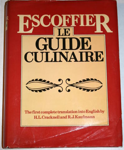 Publico su primer libro de éxito.