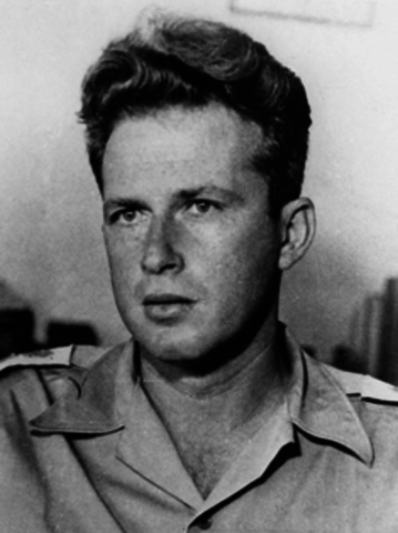 התגייס לצבא