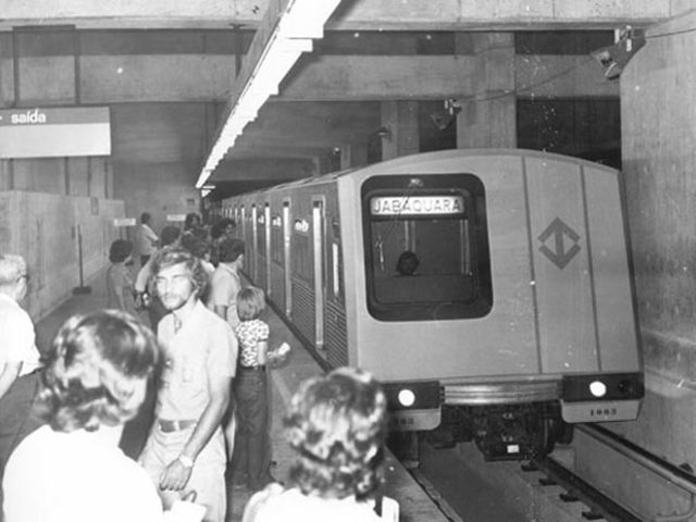 Construção da Primeira Máquina a Vapor