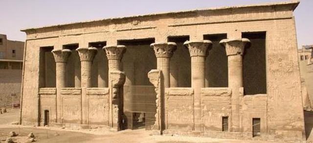 Templo de Jnum en Esna