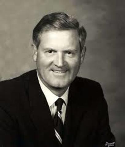 Linwood Holton Jr. became first republican governor to be elected since 1869