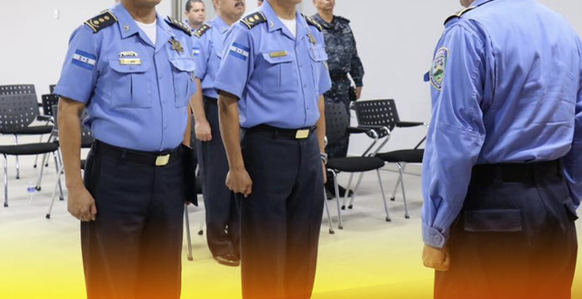 Frenan ceremonia de retiro honroso de altos oficiales investigados