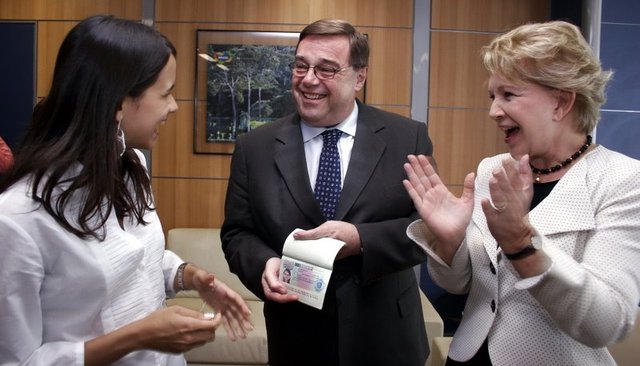 Conquista da Bolsa de Estudos por meio de processo seletivo para cursar universidade no exterior.