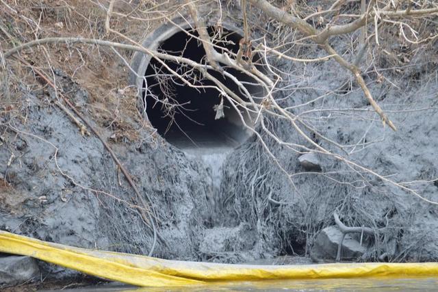2014  North Carolina a leaking pipe dumped 82,000 tons of coal ash into the Dan River in  Eden. A permanent plug was installed and tested on Feb 8.