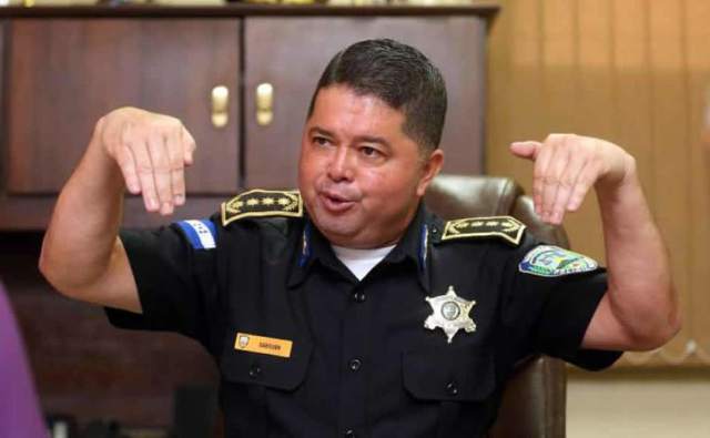 Comisión declara en abandono del cargo al exdirector policial Ramón Sabillón