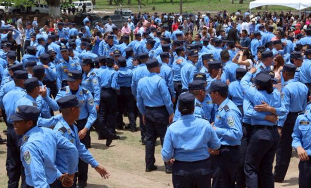 Comisión depuradora acumula 260 denuncias contra policía