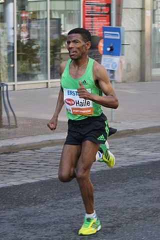Haile Gebrselassie - 1 hora - 21.285 metros