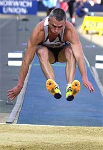 Jonathan Edwards - Triple - 18,29