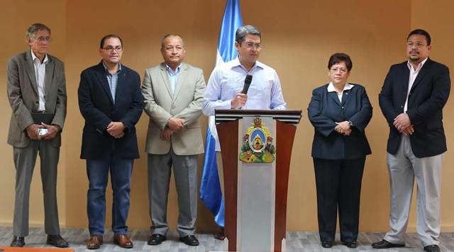 Presidente Hernández defiende trabajo de comision depuradora