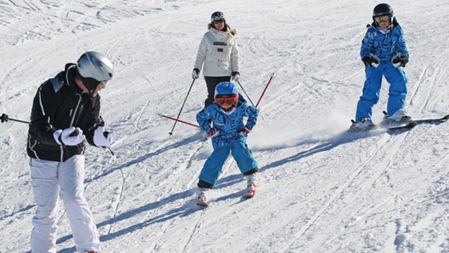 Anem tota la famíla a esquiar