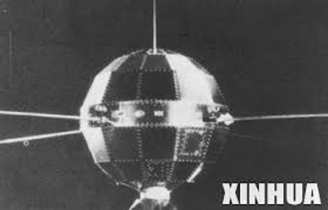 le premier satellite