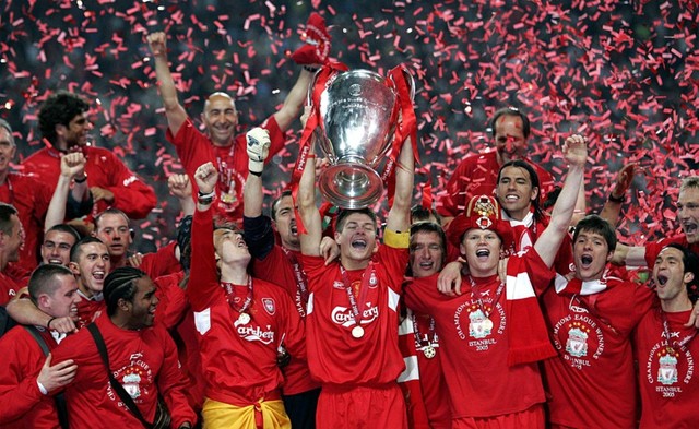 Steven Gerrad gana la Champions League con el Liverpool