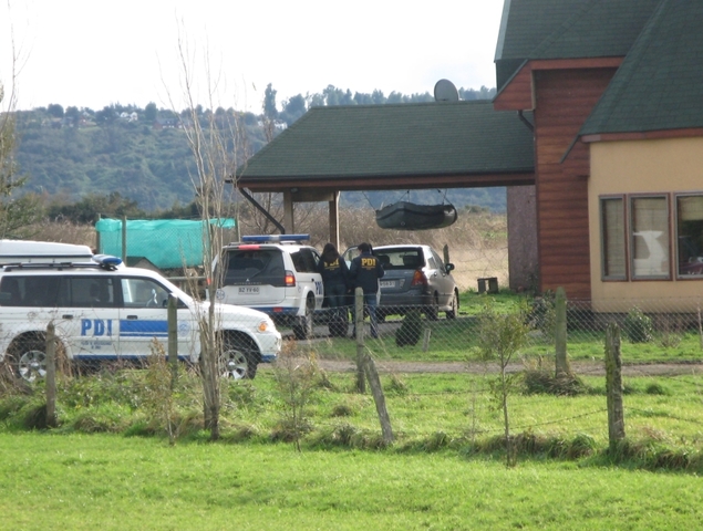 Funcionarios policiales pasan 15 días en la casa de Haeger