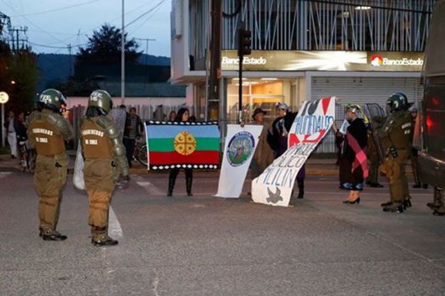 Rechazan detención de Machi en Valdivia por protesta pacífica contra proyecto de energía