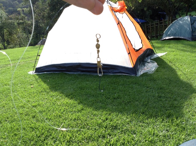 Acampar al lado de un río es un problema.